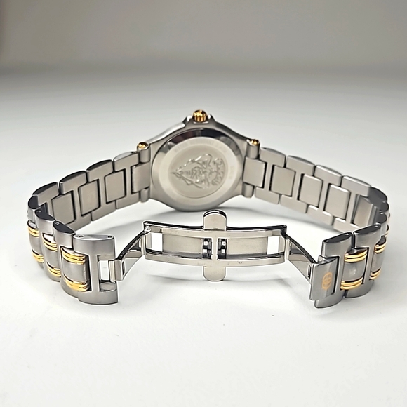 Authentic Gucci Watch 9040 M Mens Dial Quartz Two-Tone Link Date Watch - Picture 11 of 16